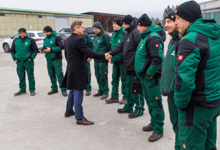 Predsednik vlade se rokuje z delavci