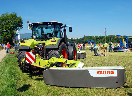 CLAAS traktor s kosilnico